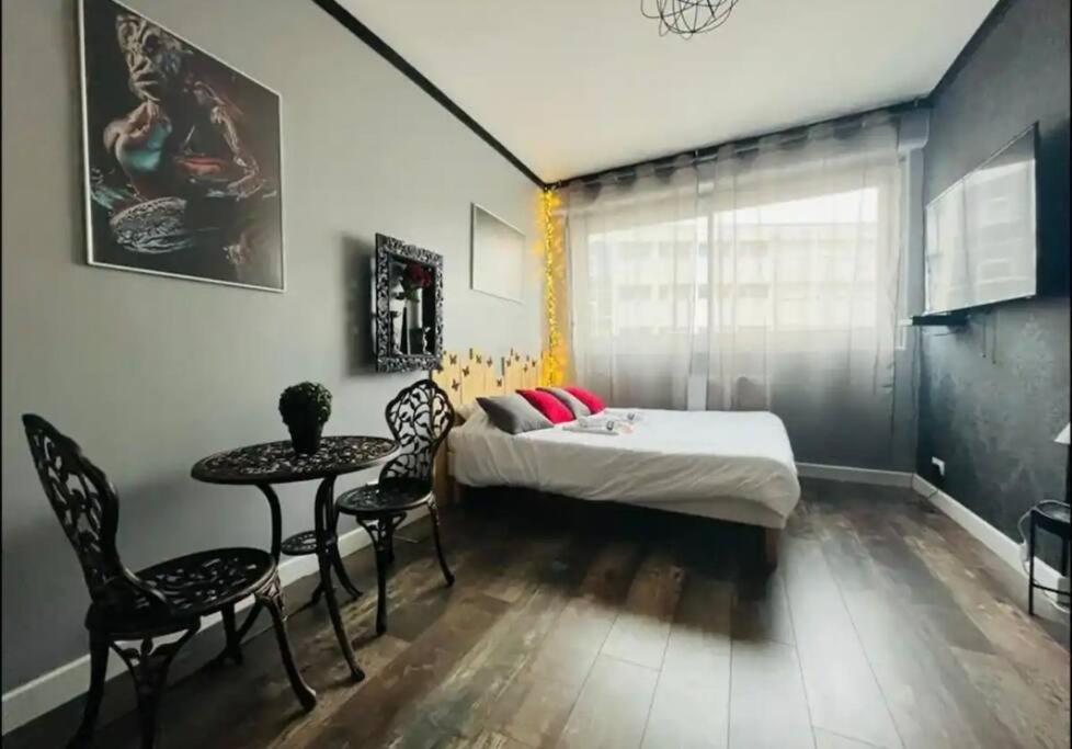 Orphelin Studio Avec Balneo Proche Centre Ville Reims Dış mekan fotoğraf